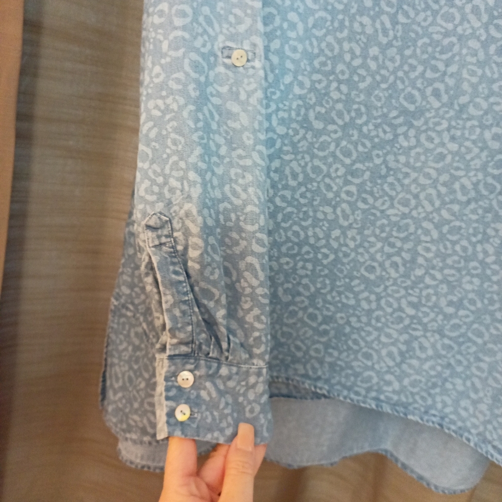 Soft Surroundings Chambray Flowy Layered Vneck Roll Tab Sleeve Blouse PXL - Picture 2 of 7